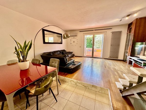casa indipendente in vendita a Carrara in zona Avenza