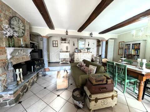 casa indipendente in vendita a Carrara in zona Fossola