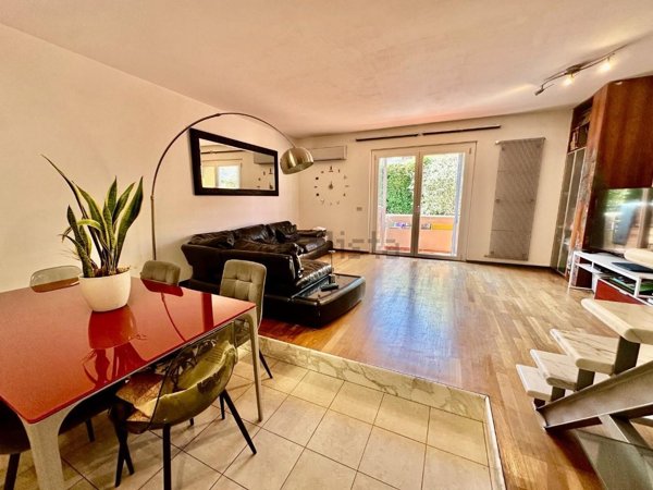 casa indipendente in vendita a Carrara in zona Avenza