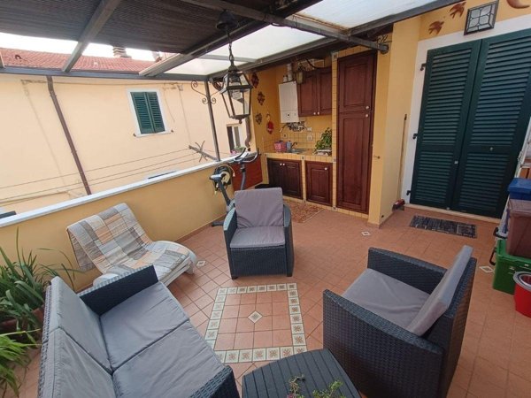 appartamento in vendita a Carrara in zona Avenza