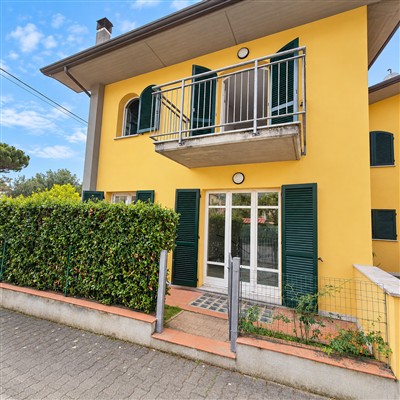 casa indipendente in vendita a Carrara