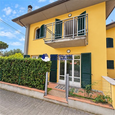 casa indipendente in vendita a Carrara