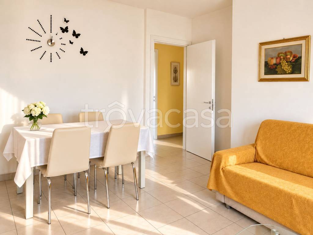 appartamento in vendita a Carrara in zona Marina di Carrara