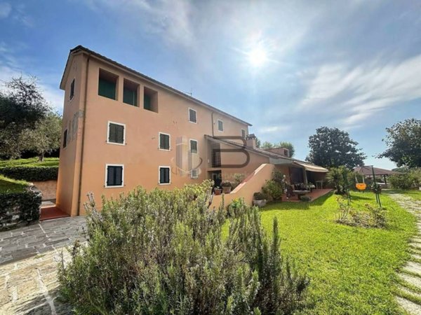 casa indipendente in vendita a Carrara in zona Fossone