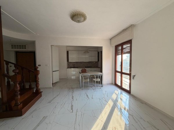 appartamento in vendita a Carrara in zona Stadio