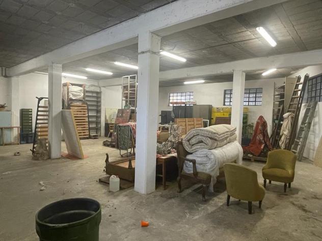 locale di sgombero in vendita a Carrara in zona Avenza