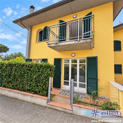 casa indipendente in vendita a Carrara