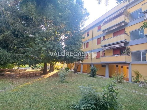 appartamento in vendita a Carrara in zona Bonascola