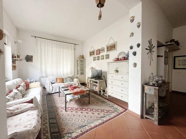 appartamento in vendita a Carrara in zona Marina di Carrara
