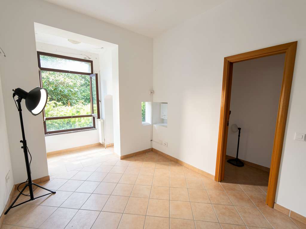 intera palazzina in vendita a Carrara in zona Avenza