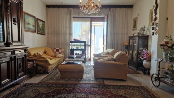 appartamento in vendita a Carrara in zona Marina di Carrara