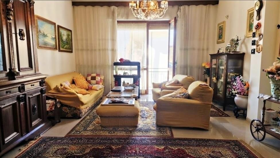 appartamento in vendita a Carrara in zona Marina di Carrara