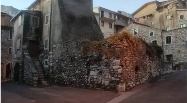 casa indipendente in vendita a Carrara in zona Colonnata