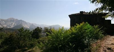 casale in vendita a Carrara in zona Fontia