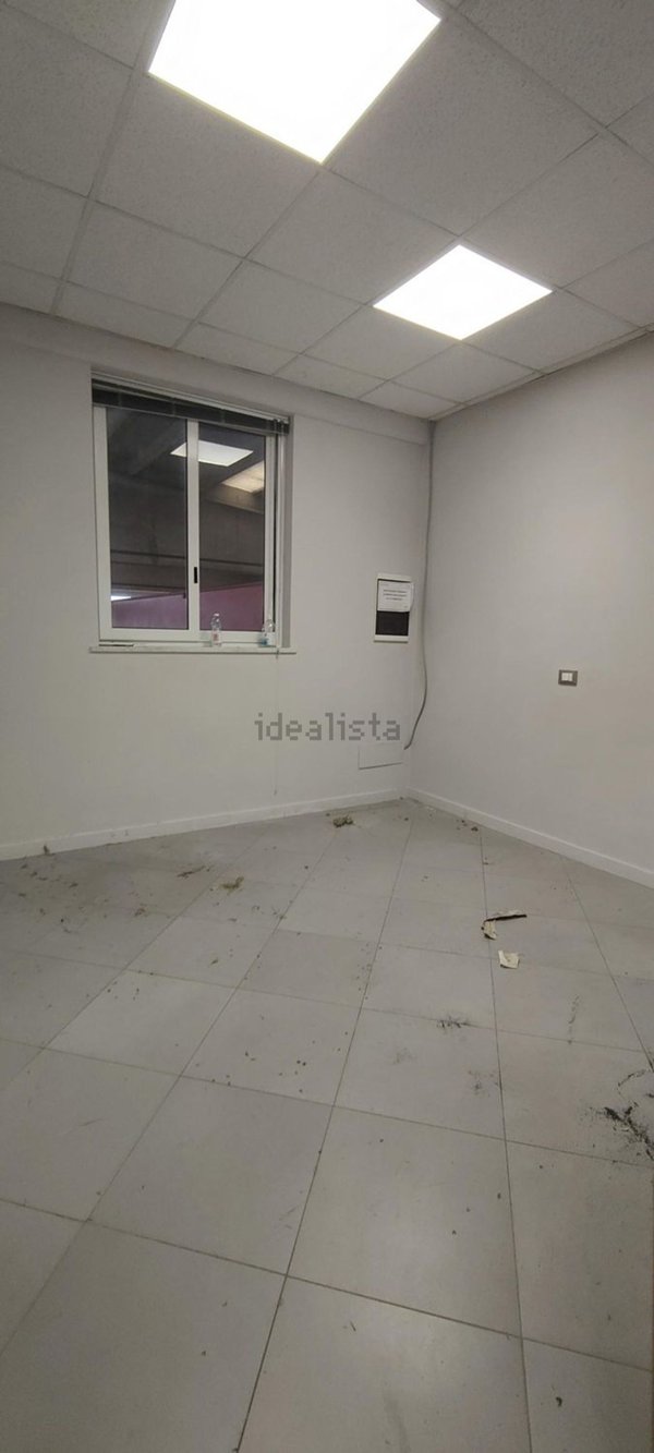 locale commerciale in vendita a Carrara in zona Nazzano