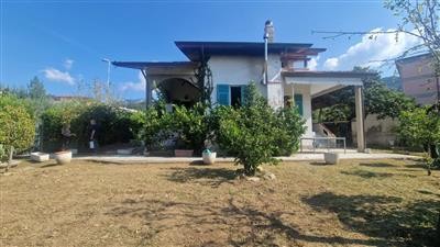 casa indipendente in vendita a Carrara in zona Bonascola