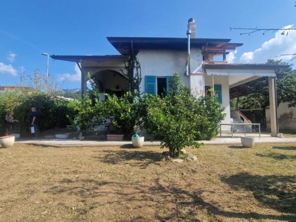 casa indipendente in vendita a Carrara in zona Bonascola