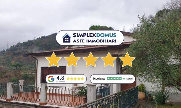casa indipendente in vendita a Carrara in zona Codena