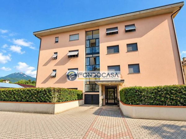appartamento in vendita a Carrara in zona Avenza