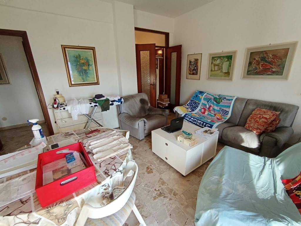 appartamento in vendita a Carrara in zona Marina di Carrara