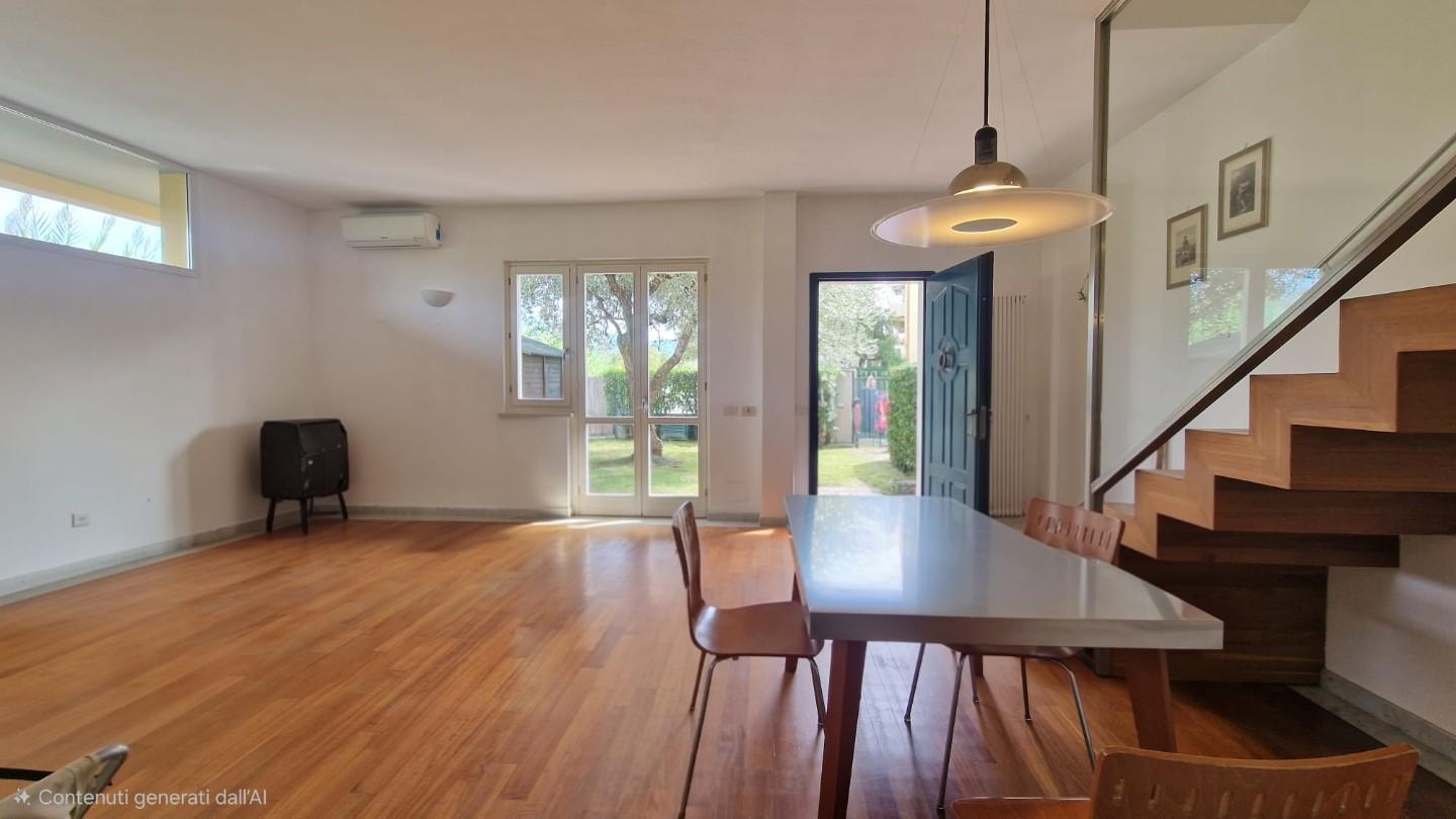 casa indipendente in vendita a Carrara in zona Marina di Carrara