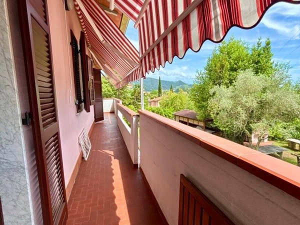 casa indipendente in vendita a Carrara in zona Fossone
