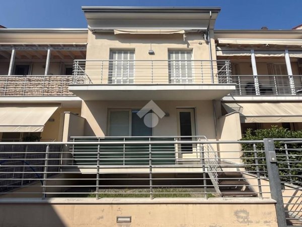 appartamento in vendita a Carrara in zona Marina di Carrara