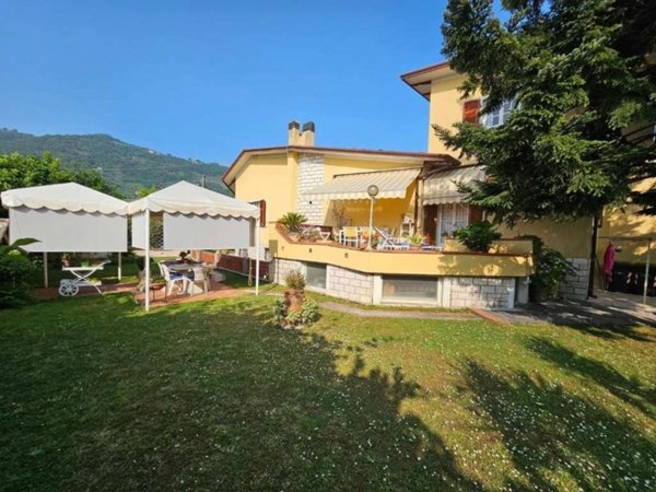 casa indipendente in vendita a Carrara in zona Fossone
