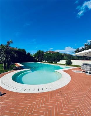 casa indipendente in vendita a Carrara in zona Sant'Antonio