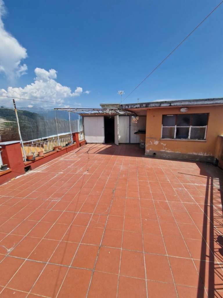 appartamento in vendita a Carrara in zona Avenza
