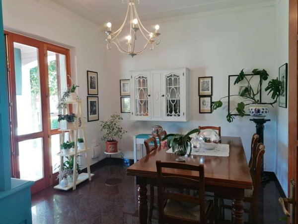 casa indipendente in vendita a Carrara in zona Centro Città