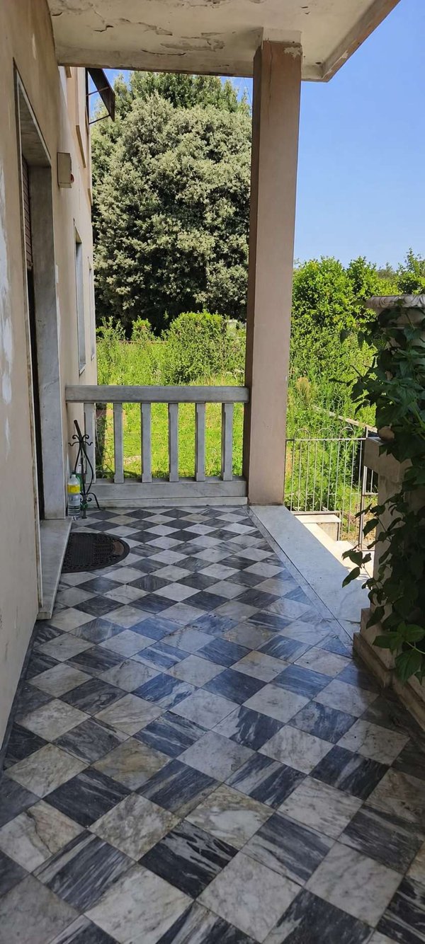 casa indipendente in vendita a Carrara in zona Avenza
