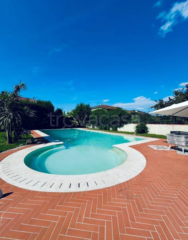 casa indipendente in vendita a Carrara in zona Sant'Antonio