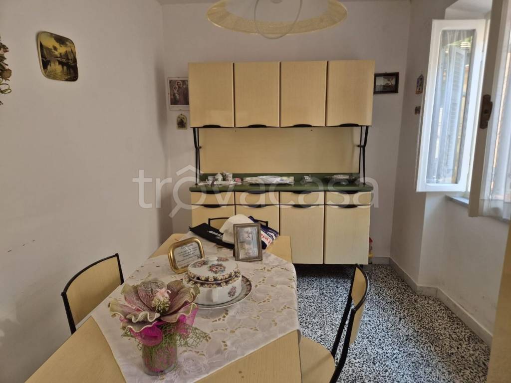 appartamento in vendita a Carrara in zona Miseglia