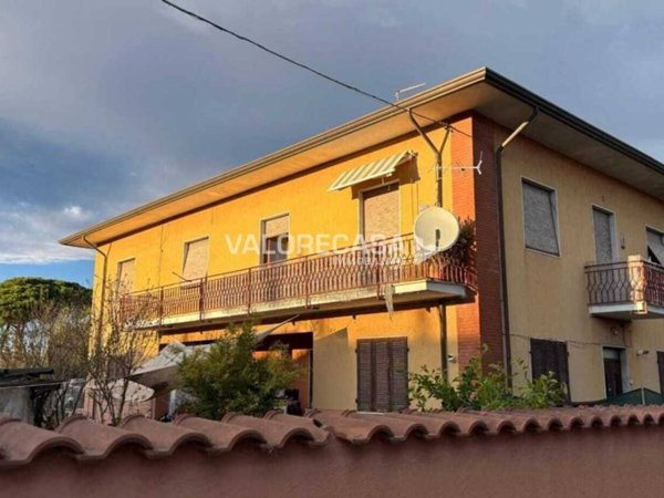 appartamento in vendita a Carrara in zona Avenza