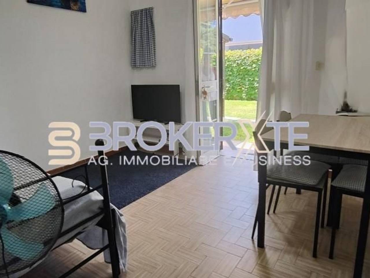 casa indipendente in vendita a Carrara in zona Avenza
