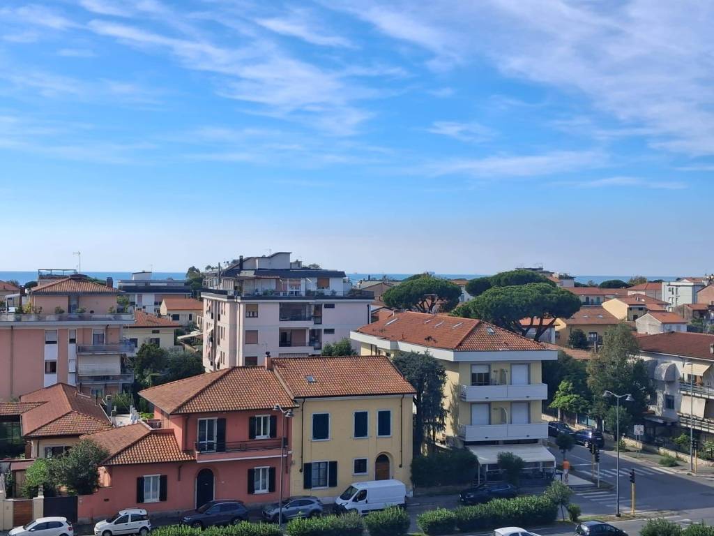 appartamento in vendita a Carrara in zona Marina di Carrara