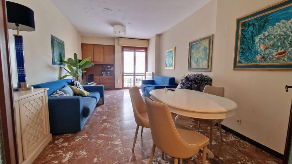 appartamento in vendita a Carrara in zona Marina di Carrara