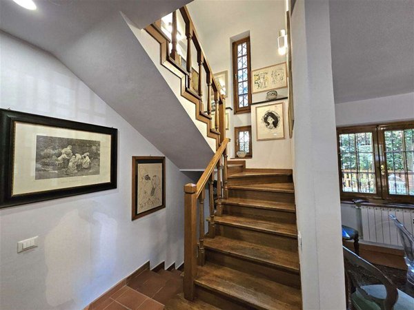 casa indipendente in vendita a Carrara in zona Stabbio