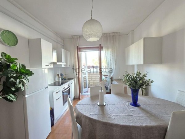 appartamento in vendita a Carrara in zona Avenza