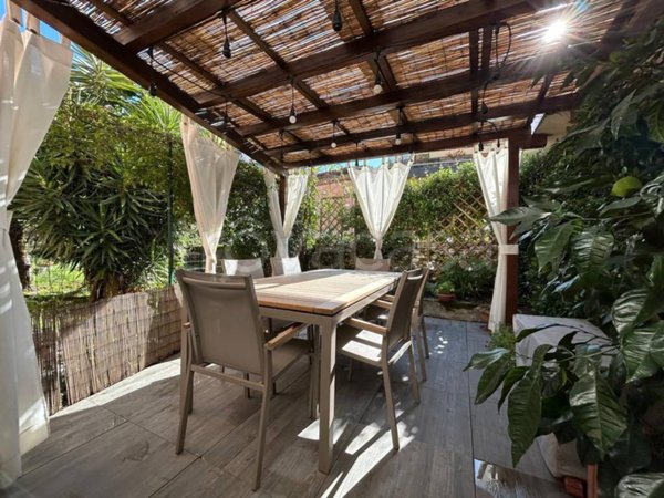 casa indipendente in vendita a Carrara in zona Centro Città