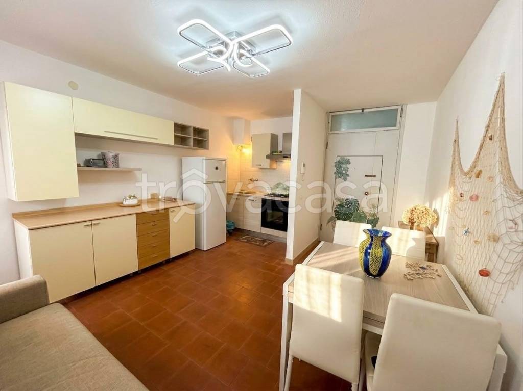 appartamento in vendita a Carrara in zona Marina di Carrara