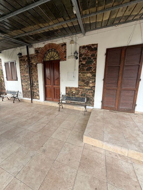 casa indipendente in vendita a Carrara