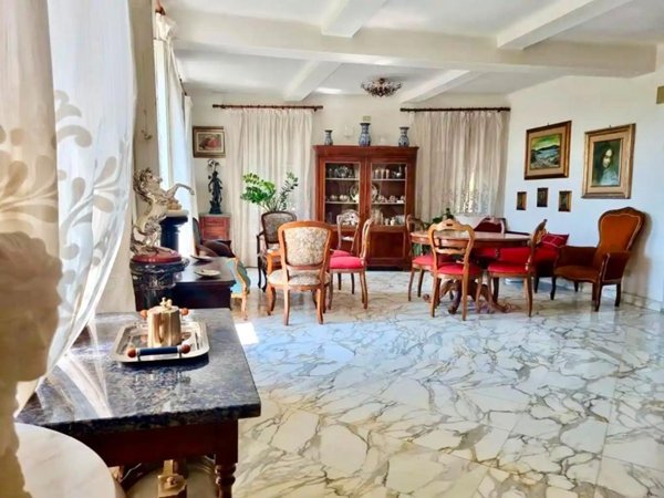 casa indipendente in vendita a Carrara in zona Fossola