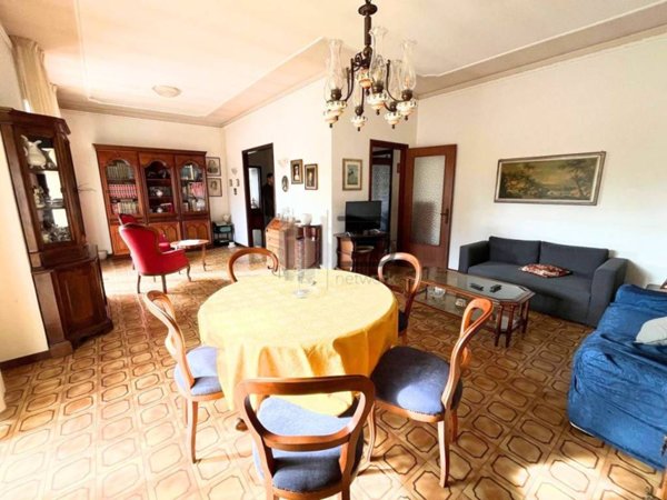 casa indipendente in vendita a Carrara in zona Avenza