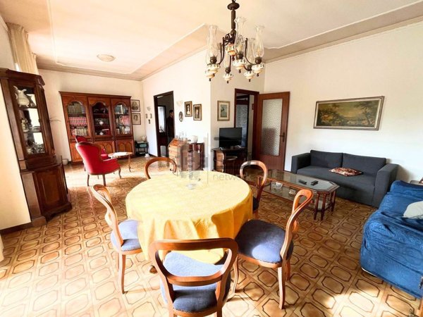 casa indipendente in vendita a Carrara in zona Avenza