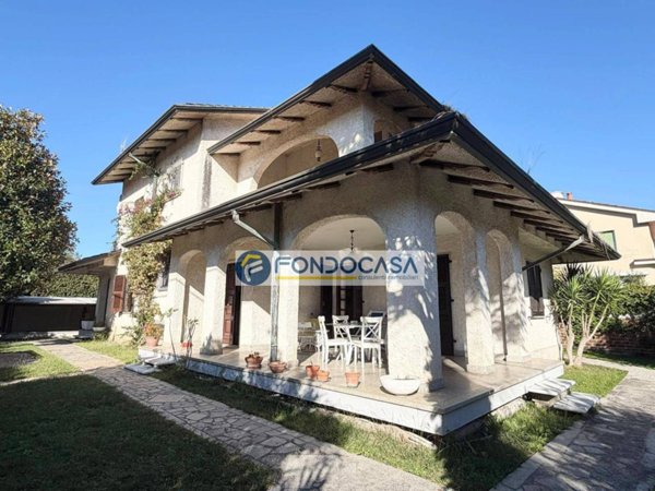 casa indipendente in vendita a Carrara in zona Marina di Carrara