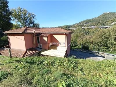 casa indipendente in vendita a Carrara