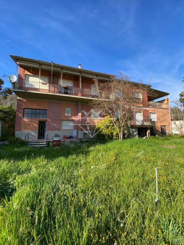 casa indipendente in vendita a Carrara in zona Marasio