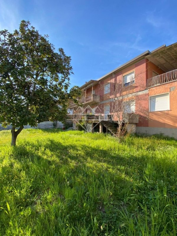 casa indipendente in vendita a Carrara in zona Marasio